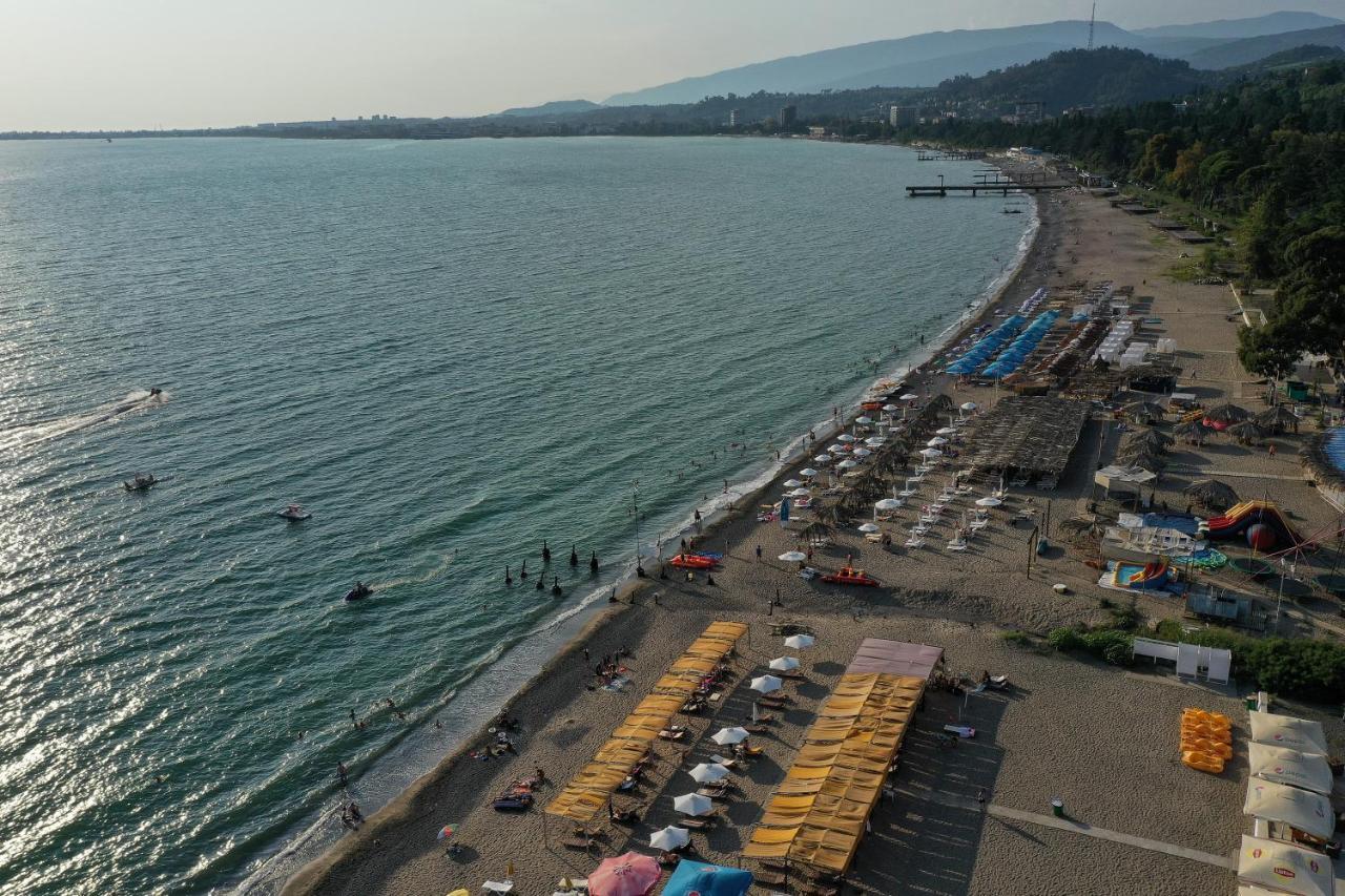 У моря Сухум Экстерьер фото